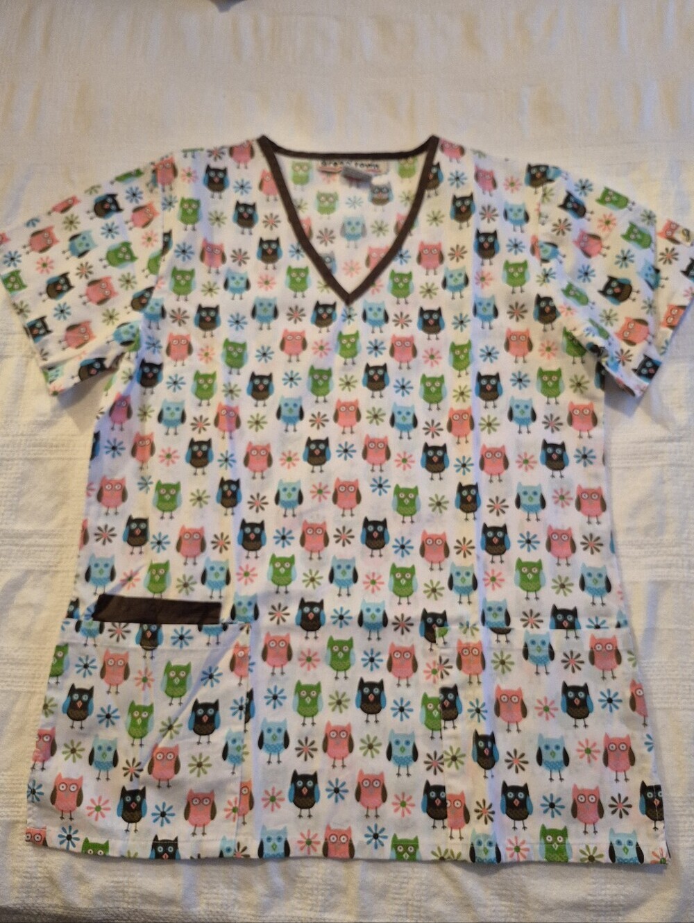 Green Town women's Small multi color owls  scrub top uniform VGUC